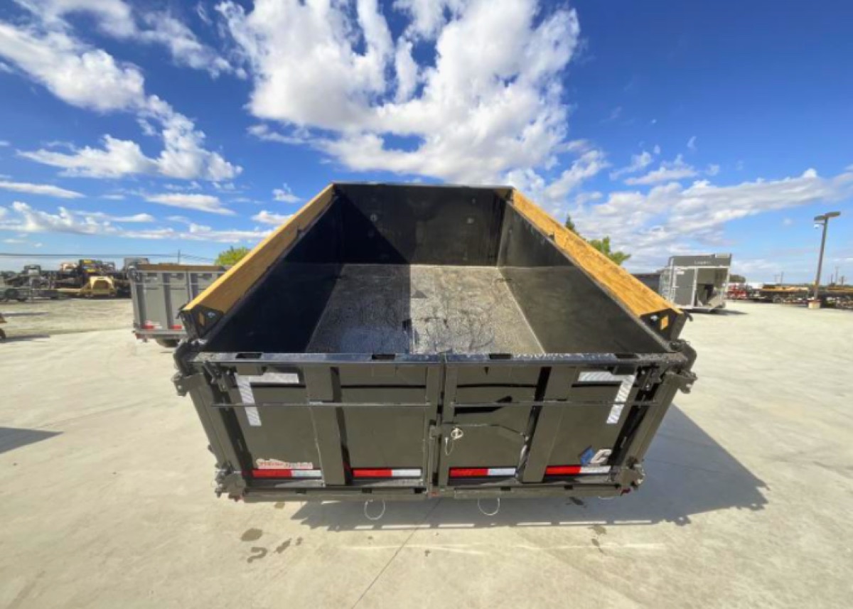 Dump Trailer at Lucky Luke's, Martinez CA