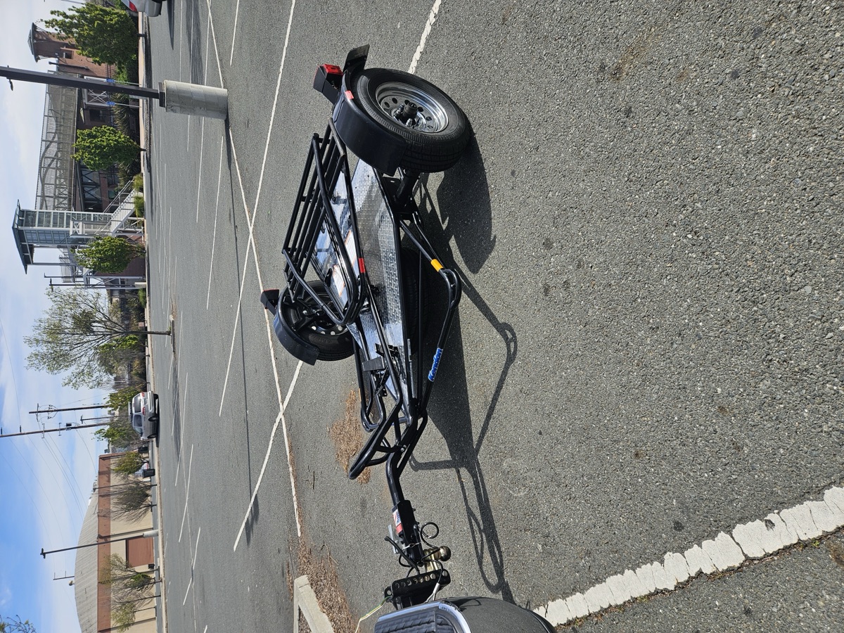 Moto Trailer at Lucky Luke's, Martinez CA